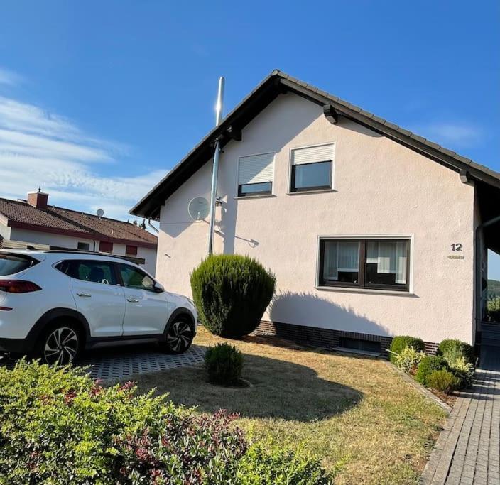 Ferienwohnung Leuchtbergblick Mit Terrasse Und Pkw Stellplatz اسشوغه المظهر الخارجي الصورة