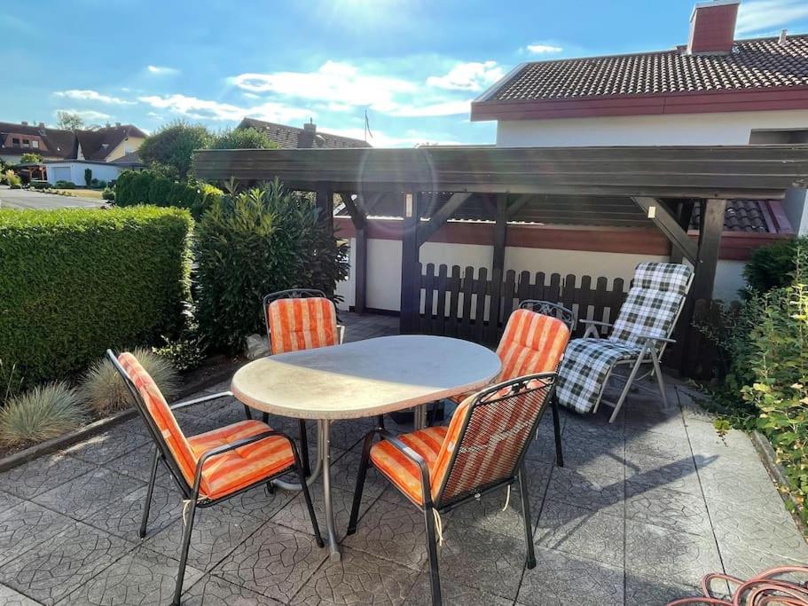 Ferienwohnung Leuchtbergblick Mit Terrasse Und Pkw Stellplatz اسشوغه المظهر الخارجي الصورة