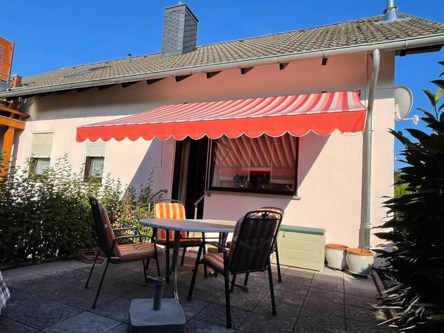 Ferienwohnung Leuchtbergblick Mit Terrasse Und Pkw Stellplatz اسشوغه المظهر الخارجي الصورة