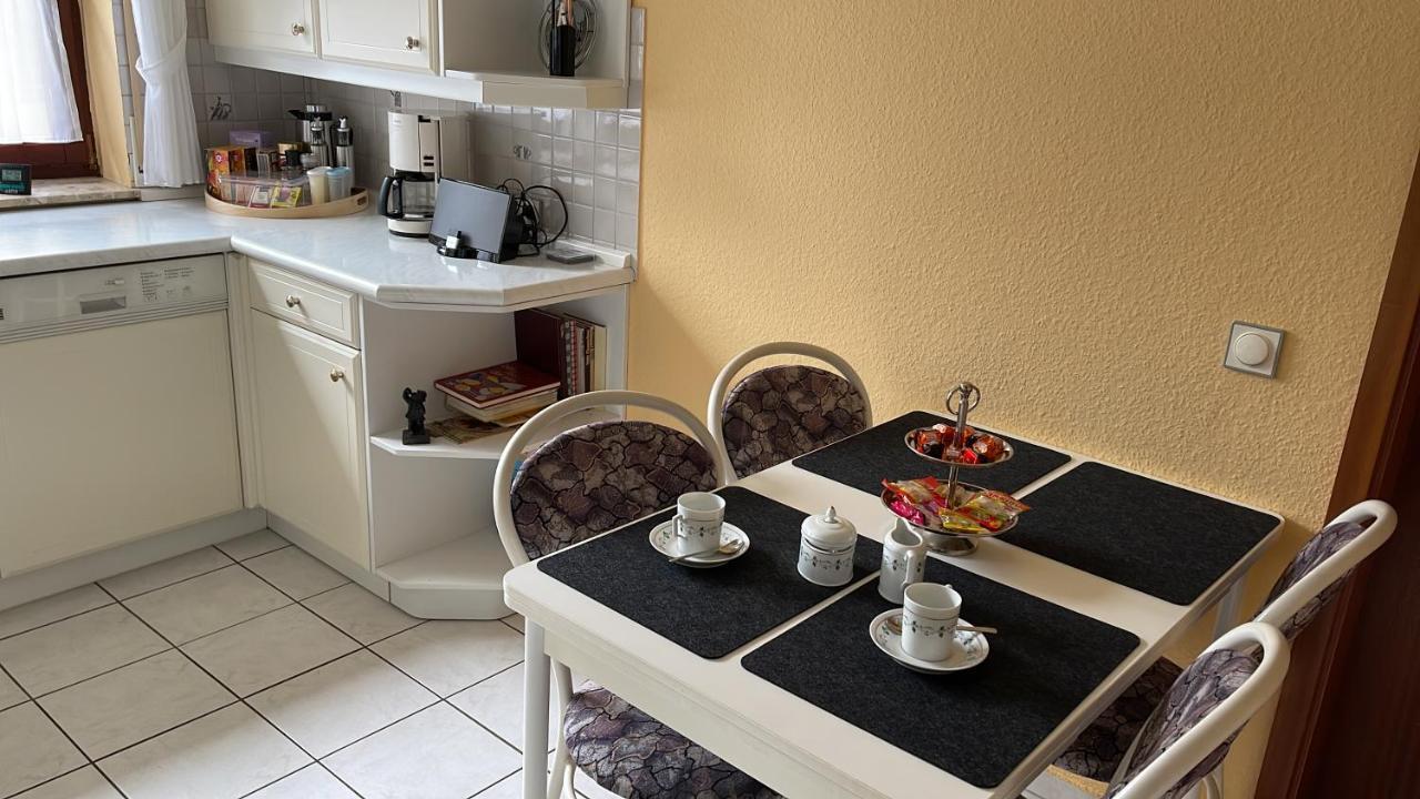 Ferienwohnung Leuchtbergblick Mit Terrasse Und Pkw Stellplatz اسشوغه المظهر الخارجي الصورة