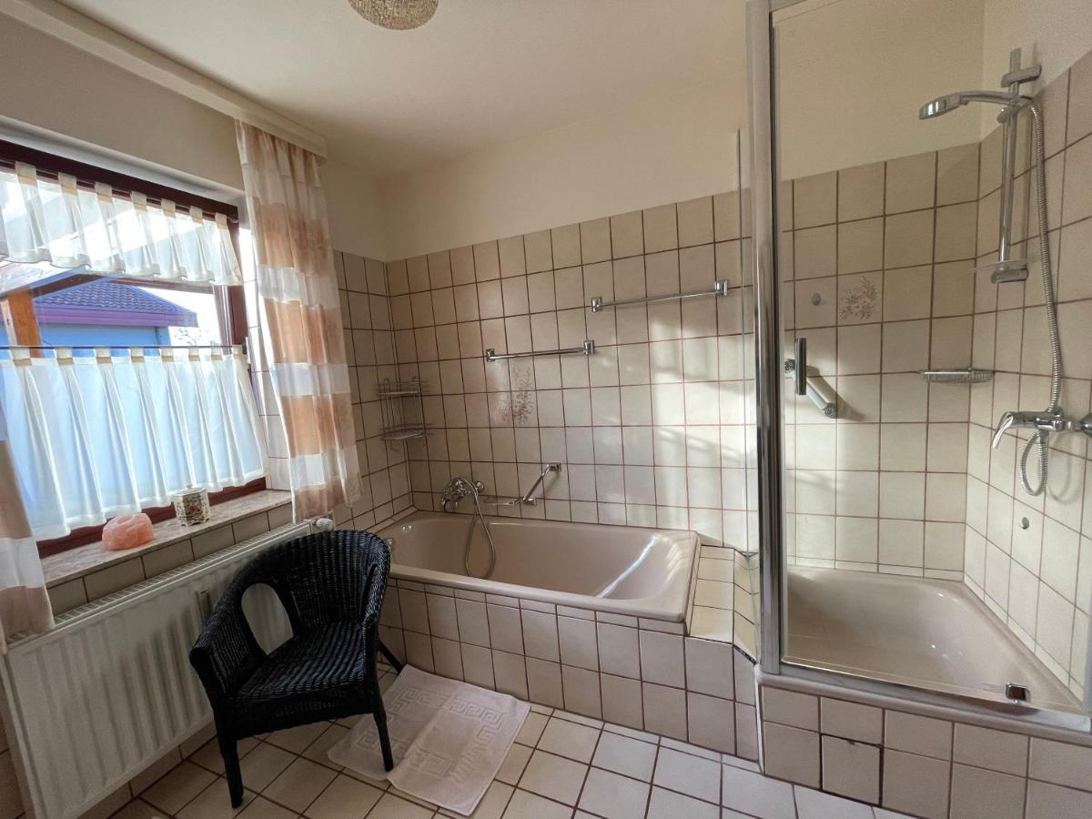 Ferienwohnung Leuchtbergblick Mit Terrasse Und Pkw Stellplatz اسشوغه المظهر الخارجي الصورة