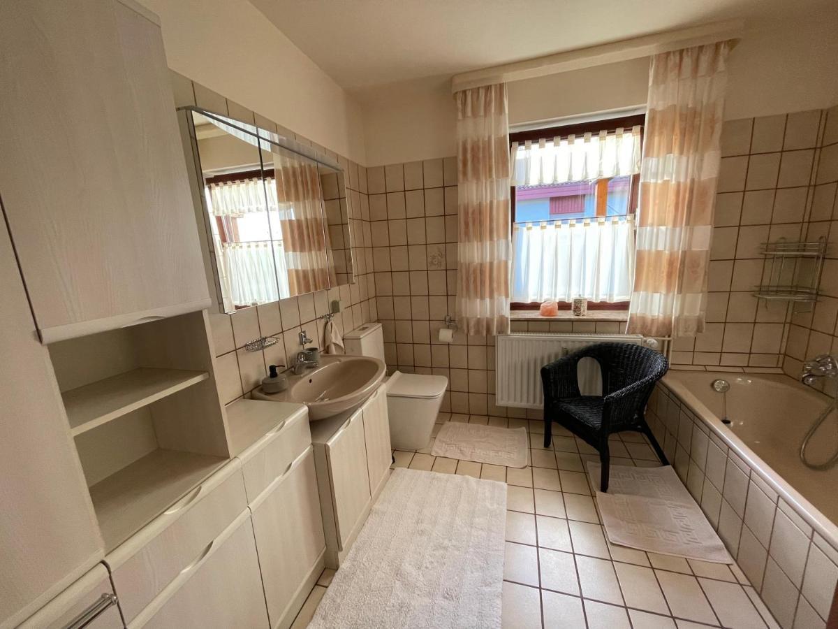 Ferienwohnung Leuchtbergblick Mit Terrasse Und Pkw Stellplatz اسشوغه المظهر الخارجي الصورة